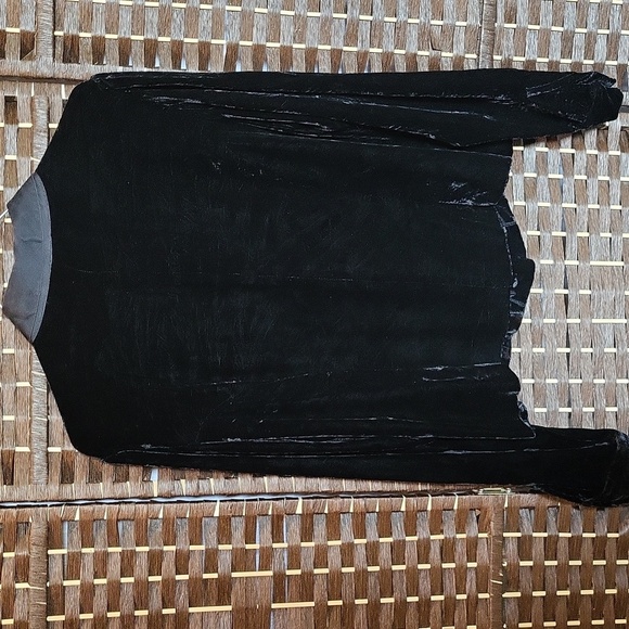 Harold's Black Velvet Button-Down Shirt - Picture 4 of 4